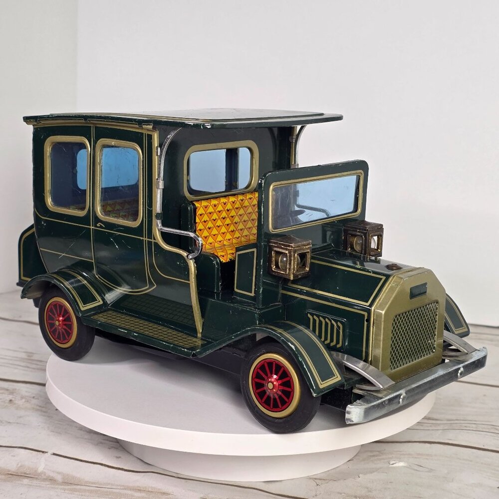 Vintage 1960s SH Horikawa Tin Toy Touring Car Limousine Battery Operated Model U